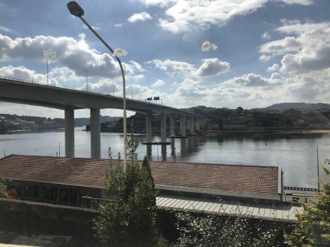 Vista ao ponte dende Central Eléctrica en Porto